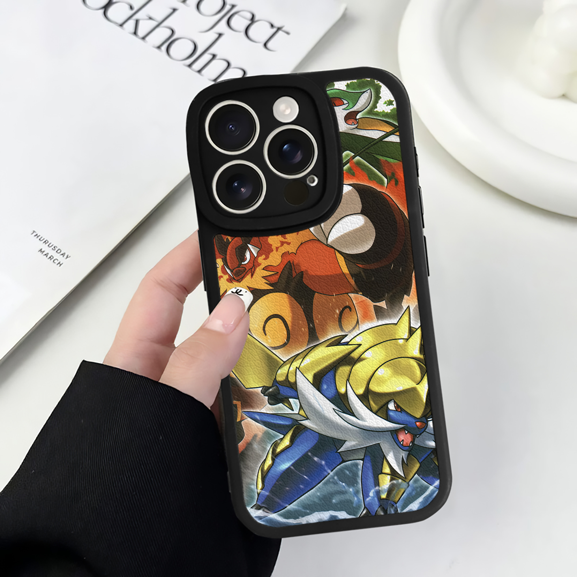 （画像用） ポケットモンスター Pokémon 【iPhone 16シリーズ対応】シリコンスマホケース（レザー調） 材質：シリコン